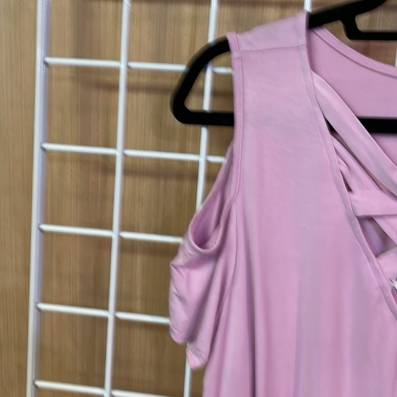 CY pink open shoulder cross stitch V-neck short sleeve. NWT - Picture 3 of 4